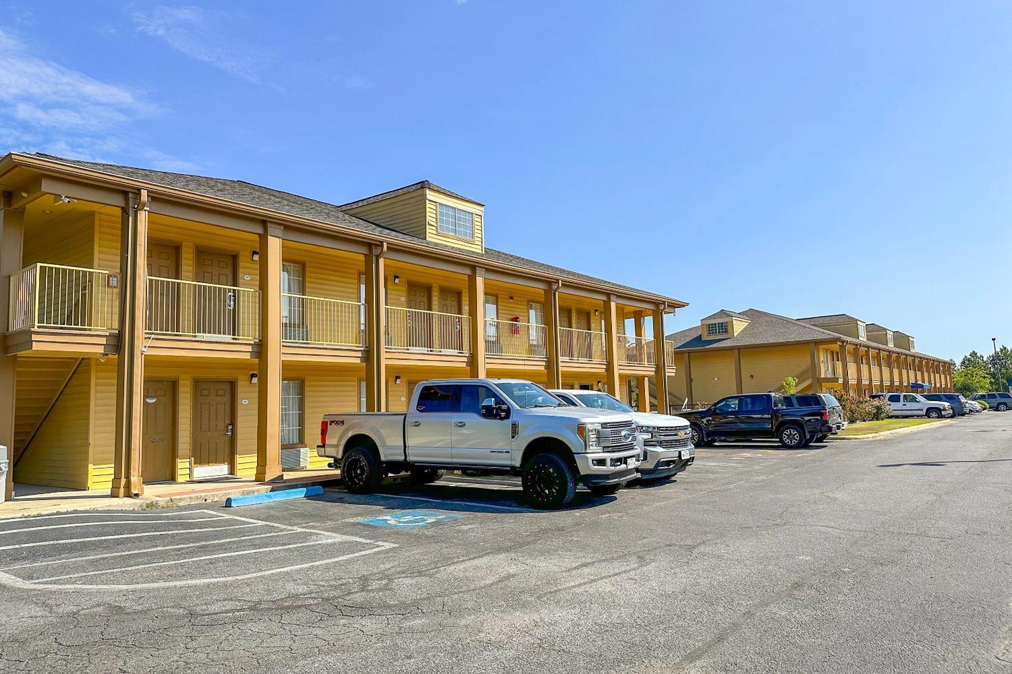 Bonita Lakes Inn By Oyo Meridian Exteriér fotografie